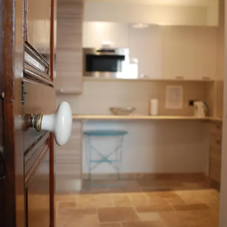 Sortie 44 - Newly Renovated 1 Bedroom, Center Of Old Antibes Exterior photo