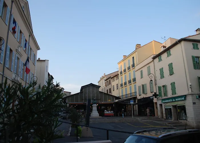 Sortie 44 - Newly Renovated 1 Bedroom, Center Of Old Antibes
