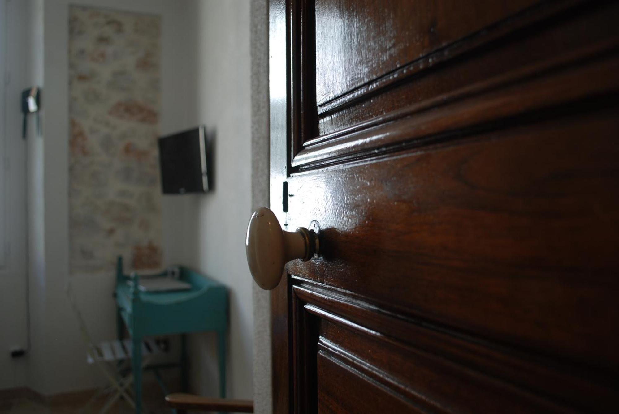 Sortie 44 - Newly Renovated 1 Bedroom, Center Of Old