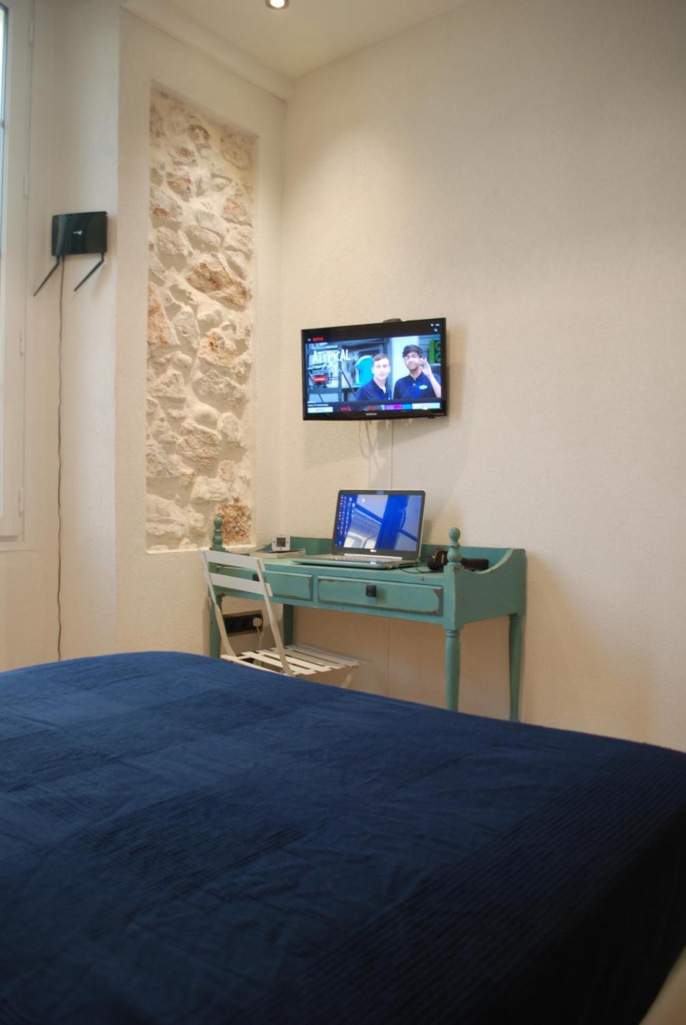 Apartment Sortie 44 - Newly Renovated 1 Bedroom, Center Of Old *