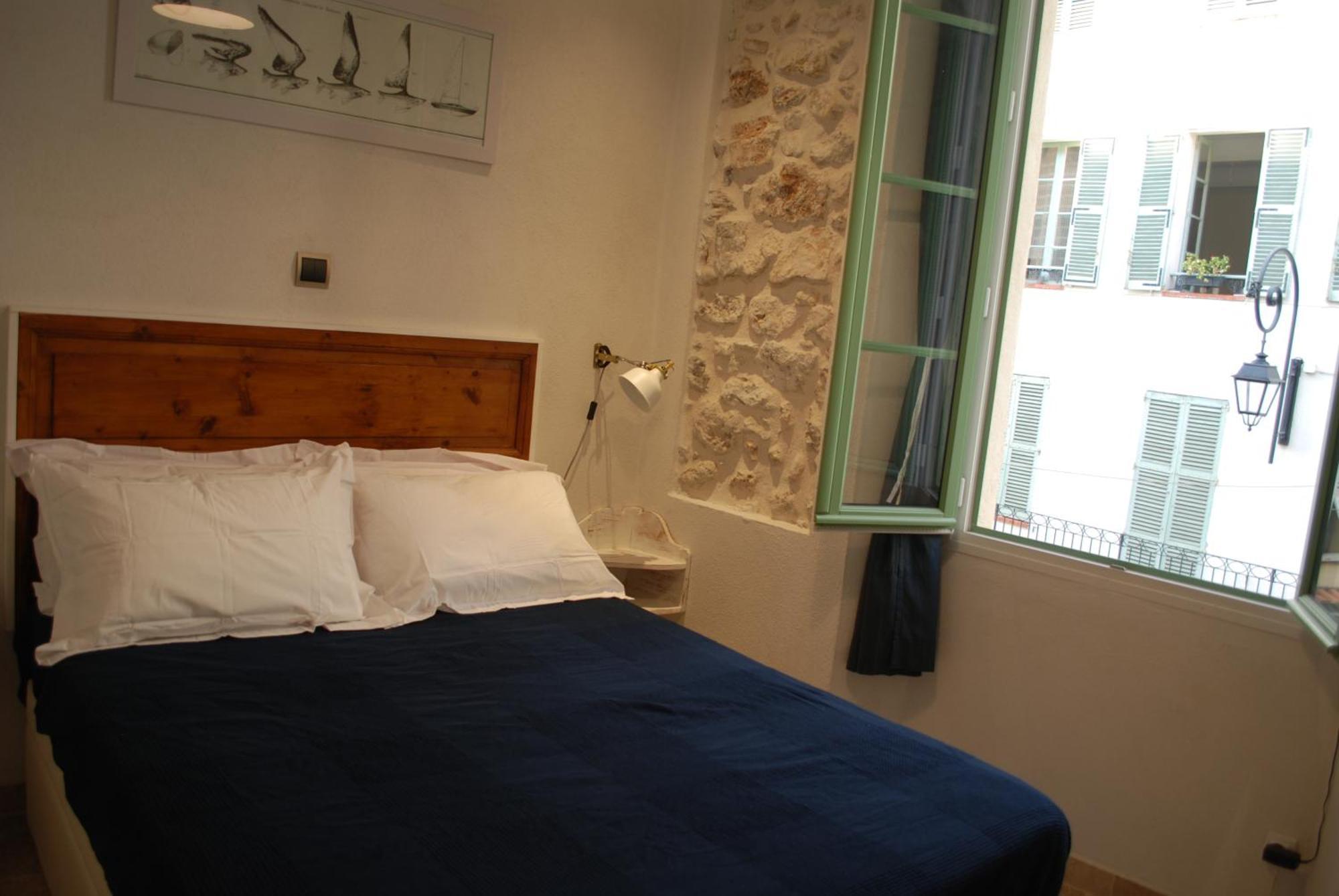 Apartment Sortie 44 - Newly Renovated 1 Bedroom, Center Of Old Antibes