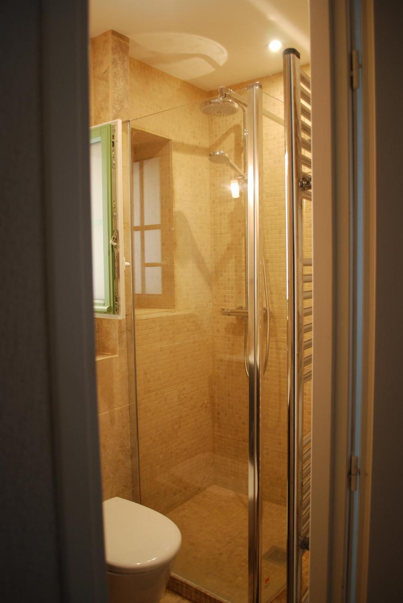 Sortie 44 - Newly Renovated 1 Bedroom, Center Of Old *