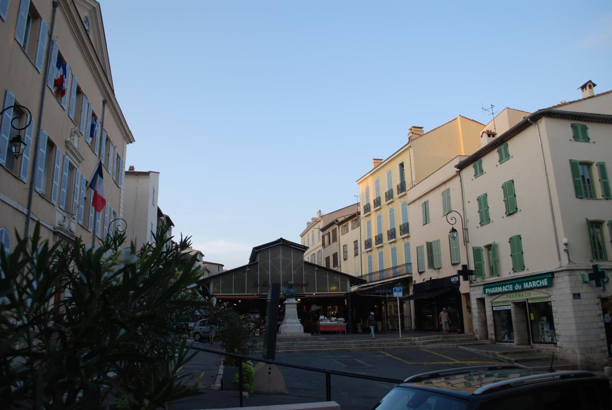 Sortie 44 - Newly Renovated 1 Bedroom, Center Of Old *