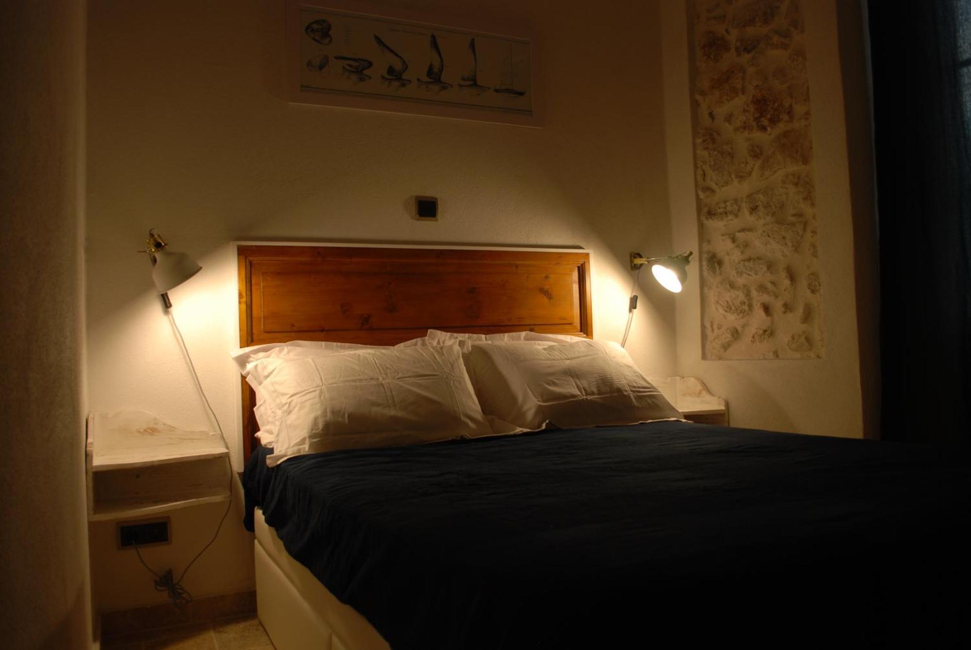 Sortie 44 - Newly Renovated 1 Bedroom, Center Of Old * Antibes