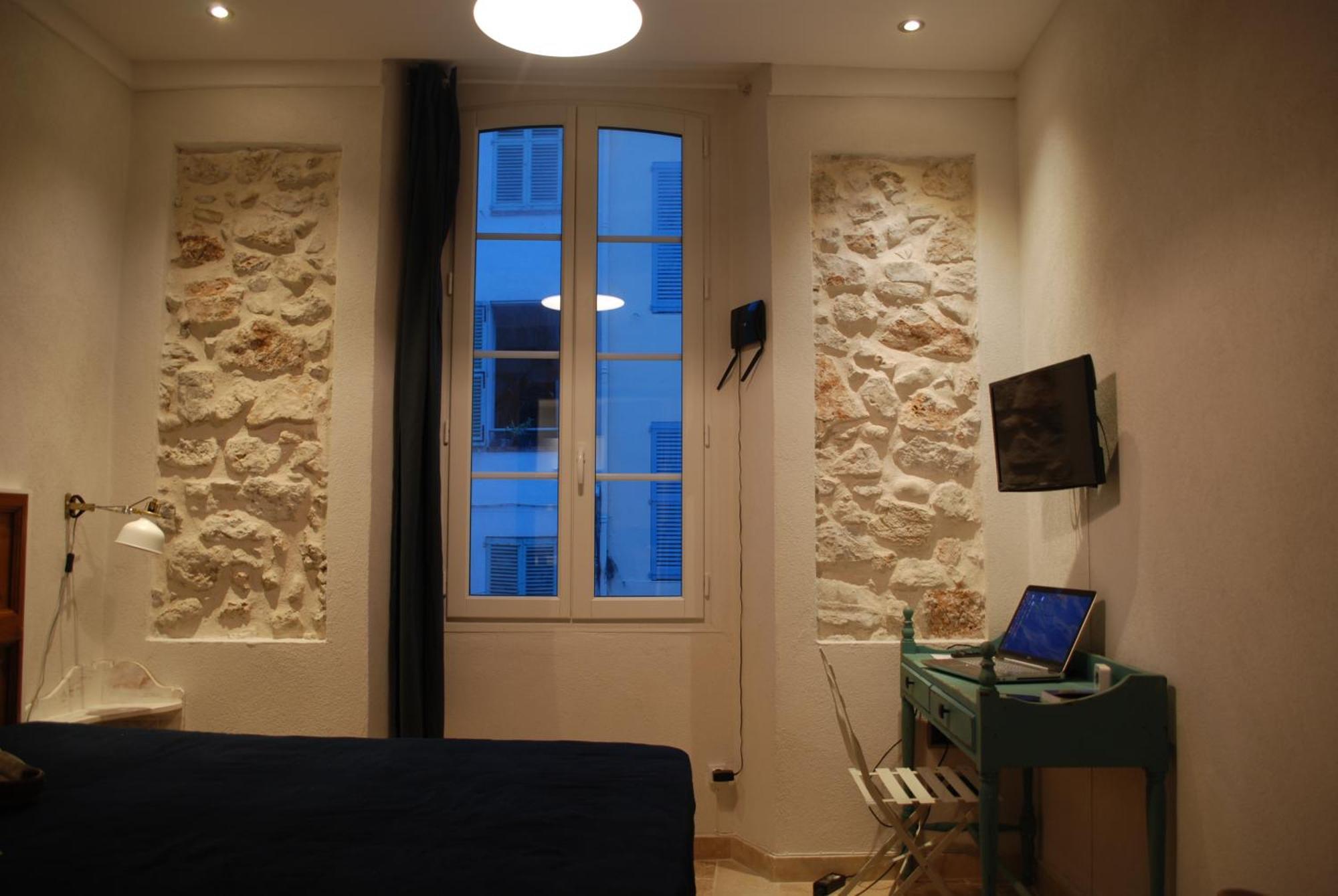 Apartment Sortie 44 - Newly Renovated 1 Bedroom, Center Of Old